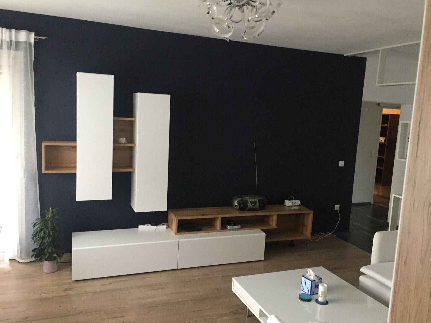 Familienwohnung - hell - ruhig - Loggia - Parkplatz - 4 Zimmer - großer Keller - Gemeinschaftsgarten - neu renoviert - Erstbezugszustand