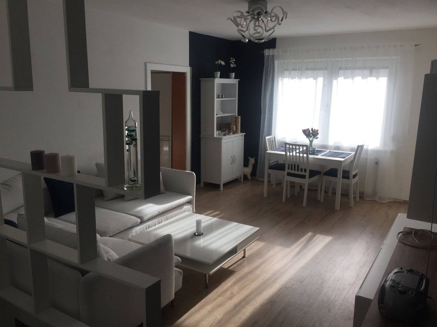 Familienwohnung - hell - ruhig - Loggia - Parkplatz - 4 Zimmer - großer Keller - Gemeinschaftsgarten - neu renoviert - Erstbezugszustand