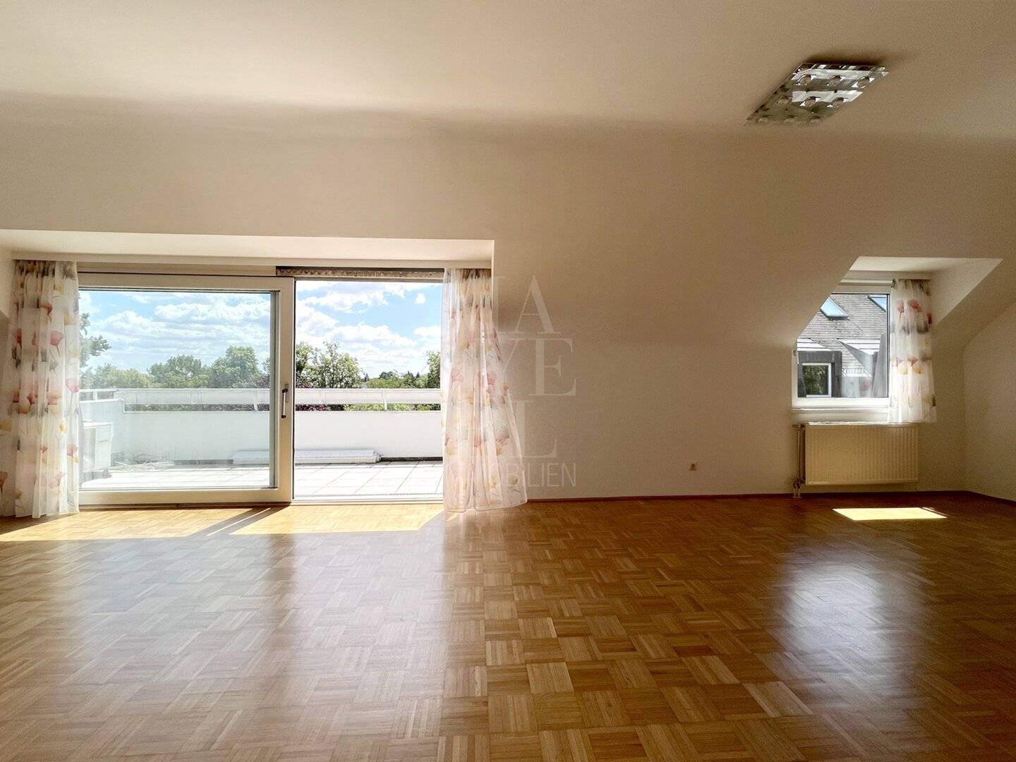 ruhig gelegene Terrassenmaisonette mit 2 großen Terrassen und Indoorpool