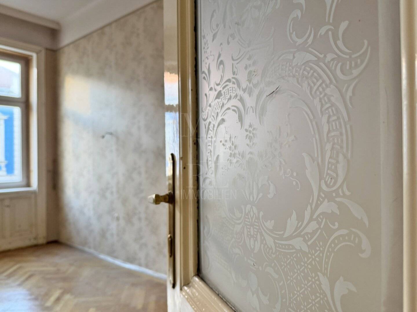 Renovierungsbedürftige Altbauwohnung mit Lager - Gersthof