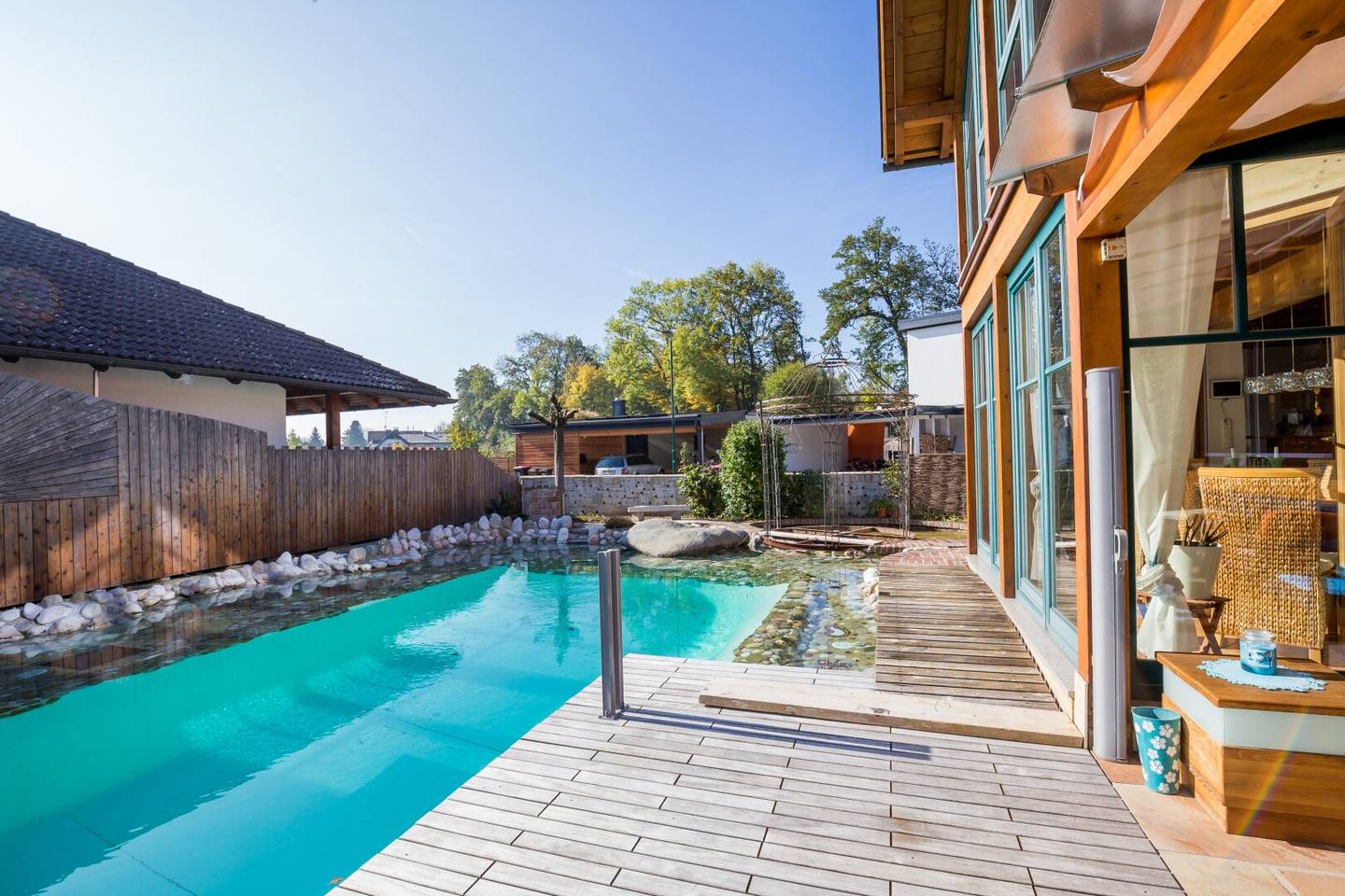 Einfamilienhaus mit Pool in ruhiger Lage