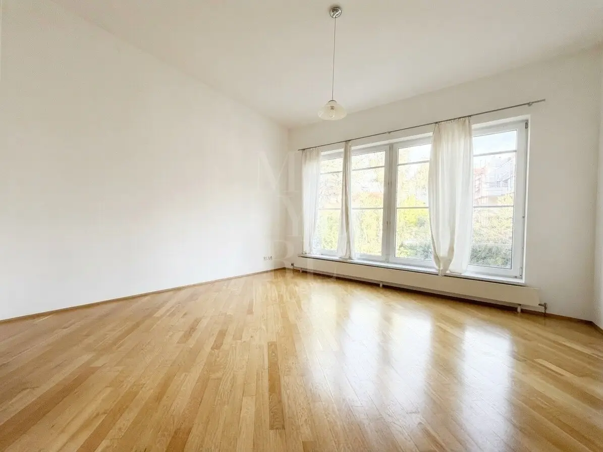GRENZE Währing - Altbauwohnung mit Grünblick und FW - (2000 komplett revitalisiert)
