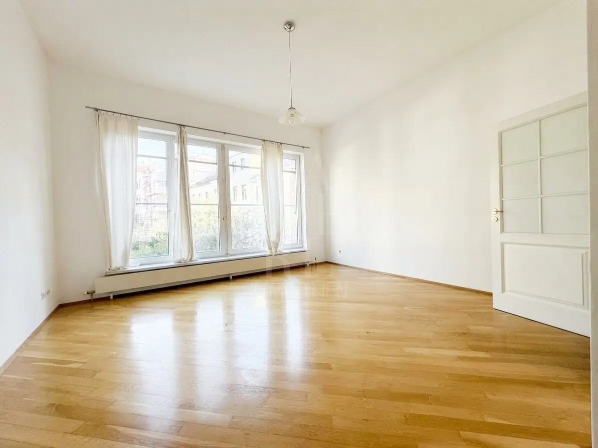 GRENZE Währing - Altbauwohnung mit Grünblick und FW - (2000 komplett revitalisiert)
