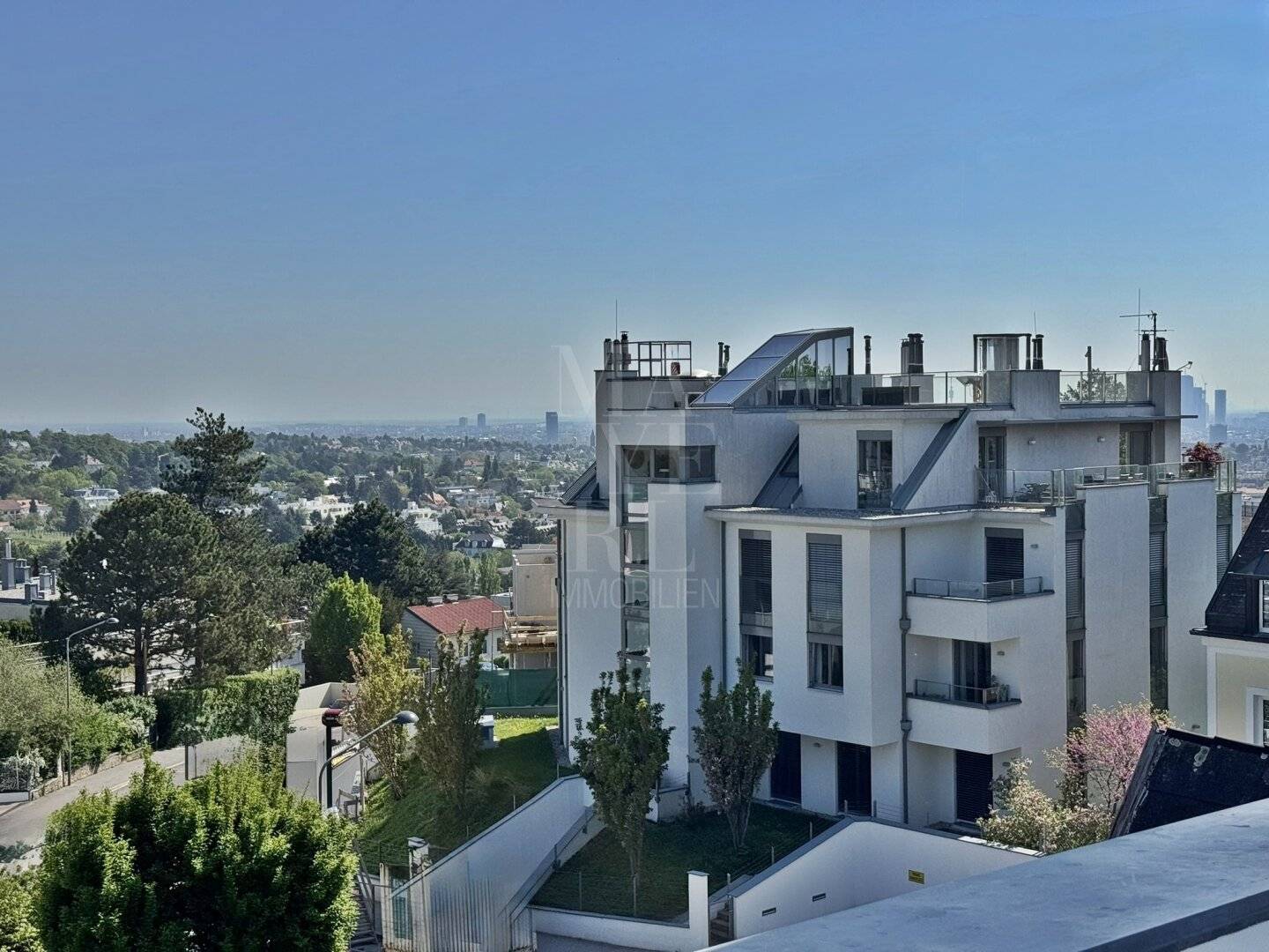 Dachterrassenwohnung mit Weitblick - Zweitbezug nach Komplett-Sanierung