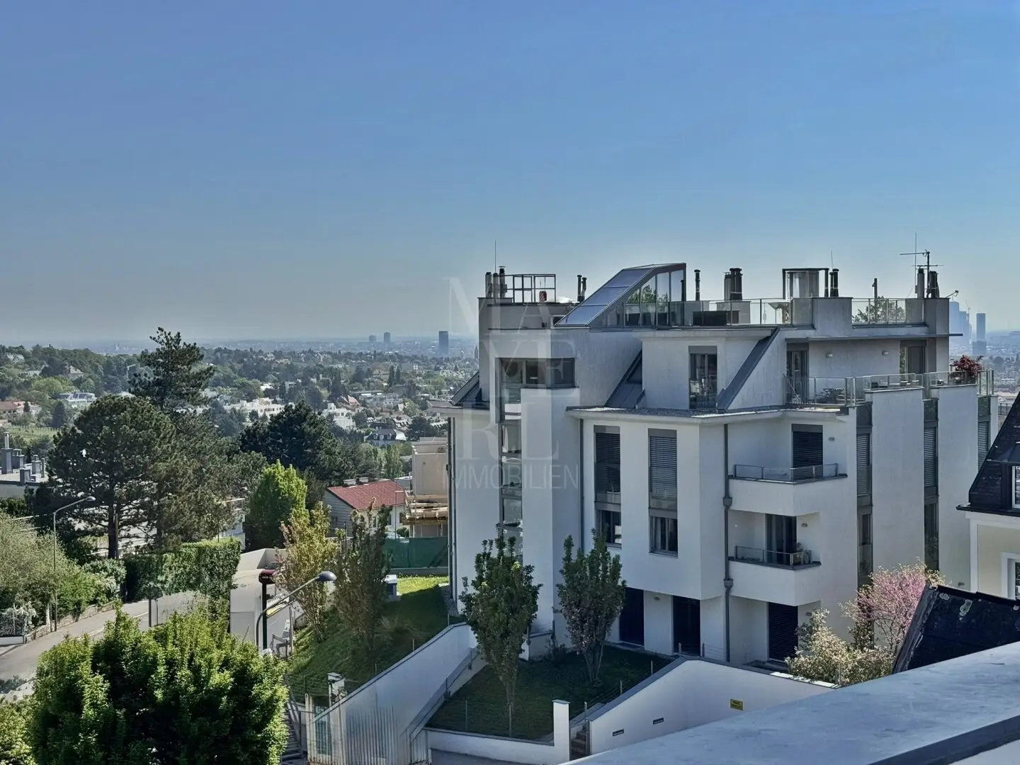Dachterrassenwohnung mit Weitblick - Zweitbezug nach Komplett-Sanierung