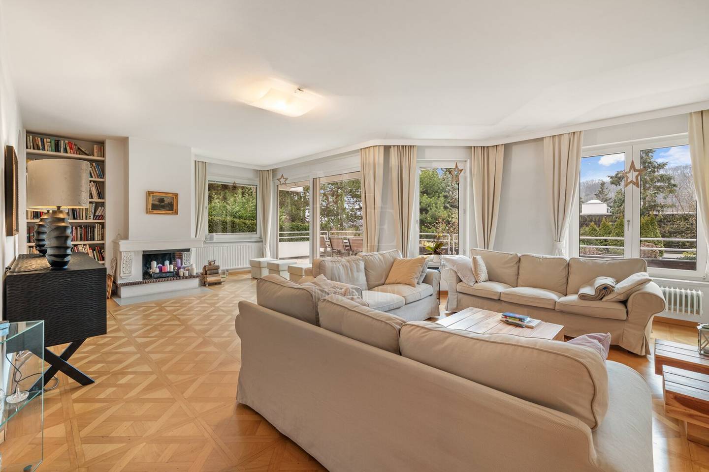 Stilvolle Garten-Maisonette mit Pool in Grünruhelage