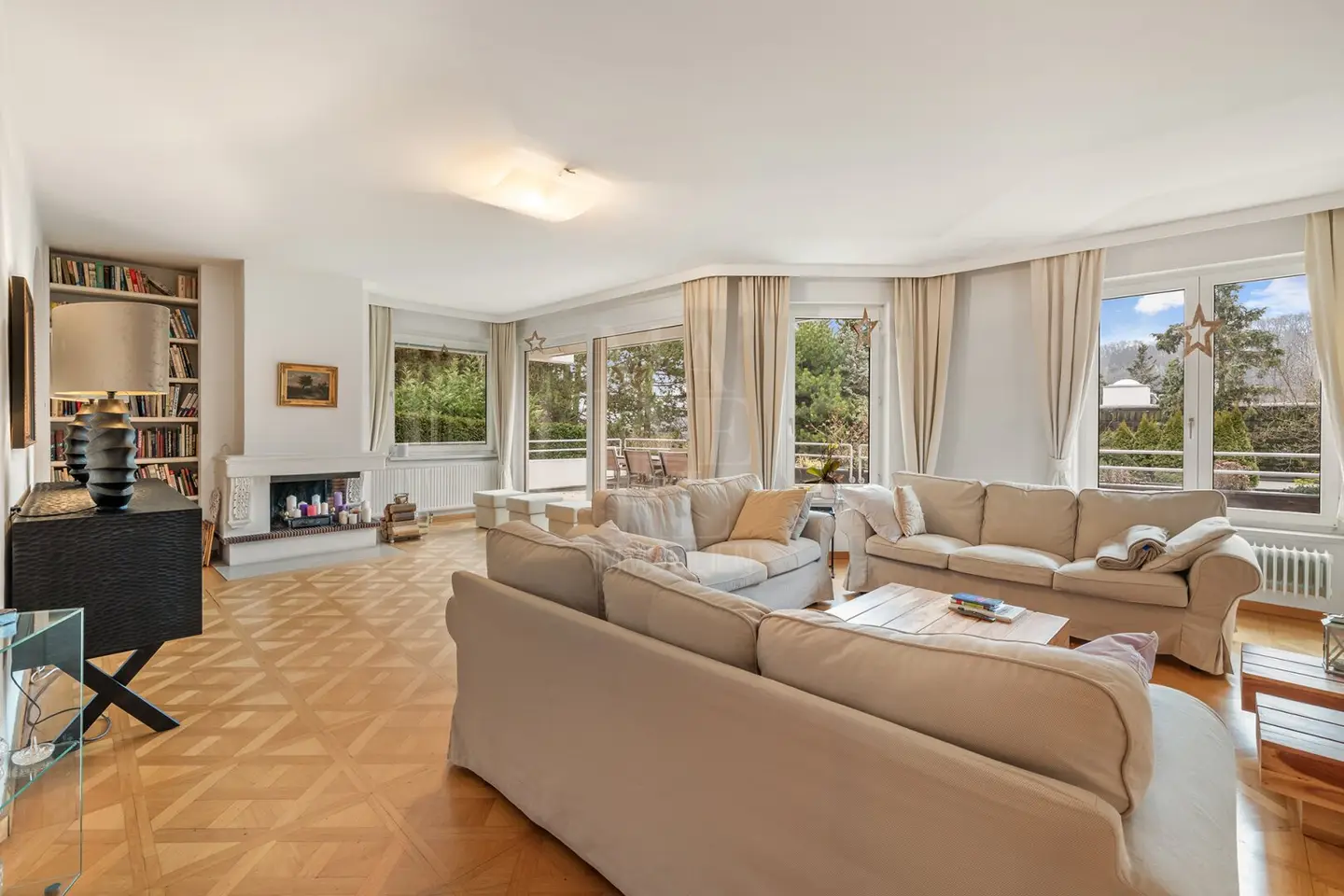 Stilvolle Garten-Maisonette mit Pool in Grünruhelage