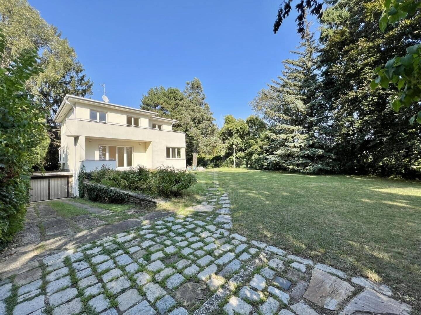Einfamilienhaus mit über 1000 m² Eigengarten inmitten der Weinberge