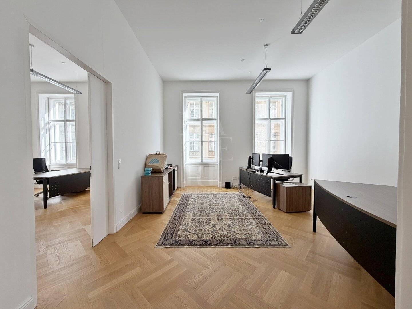 Saniertes Altbaubüro - Zweitbezug beim Rudolsplatz