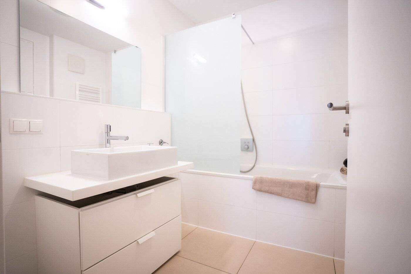 ALL INCLUSIVE RENT FOR MAX. 6 MONTHS
