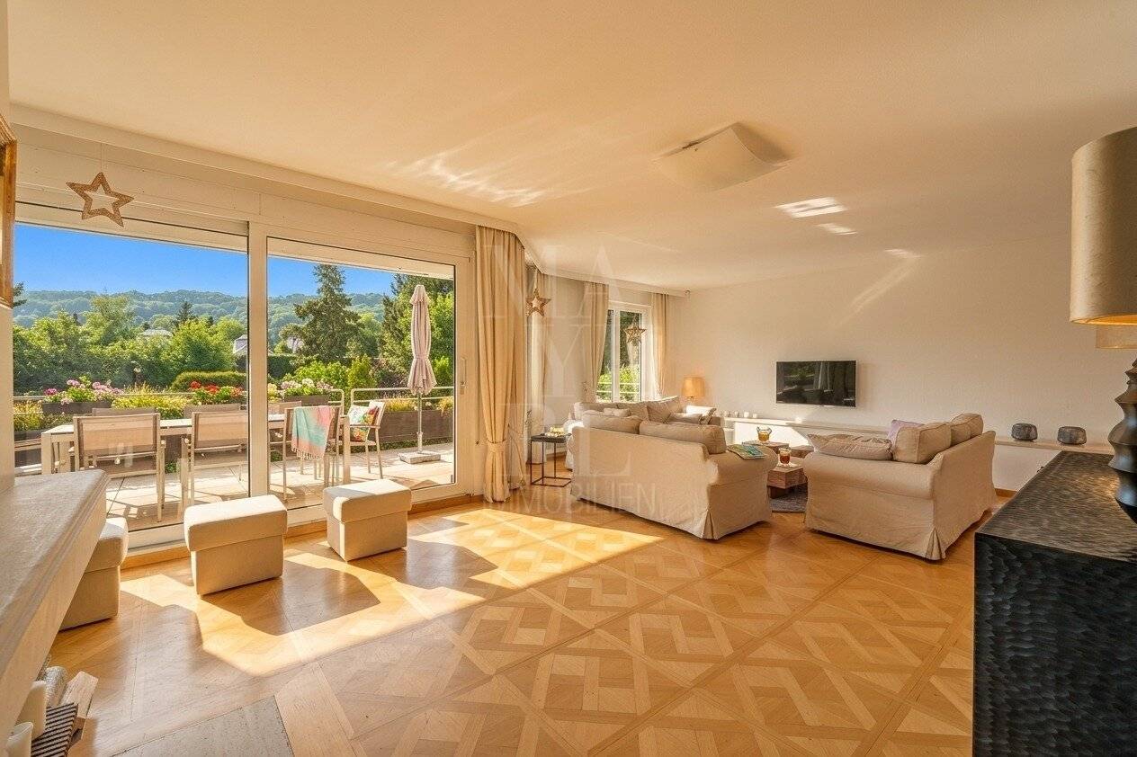 Stilvolle Garten-Maisonette mit Pool in Grünruhelage