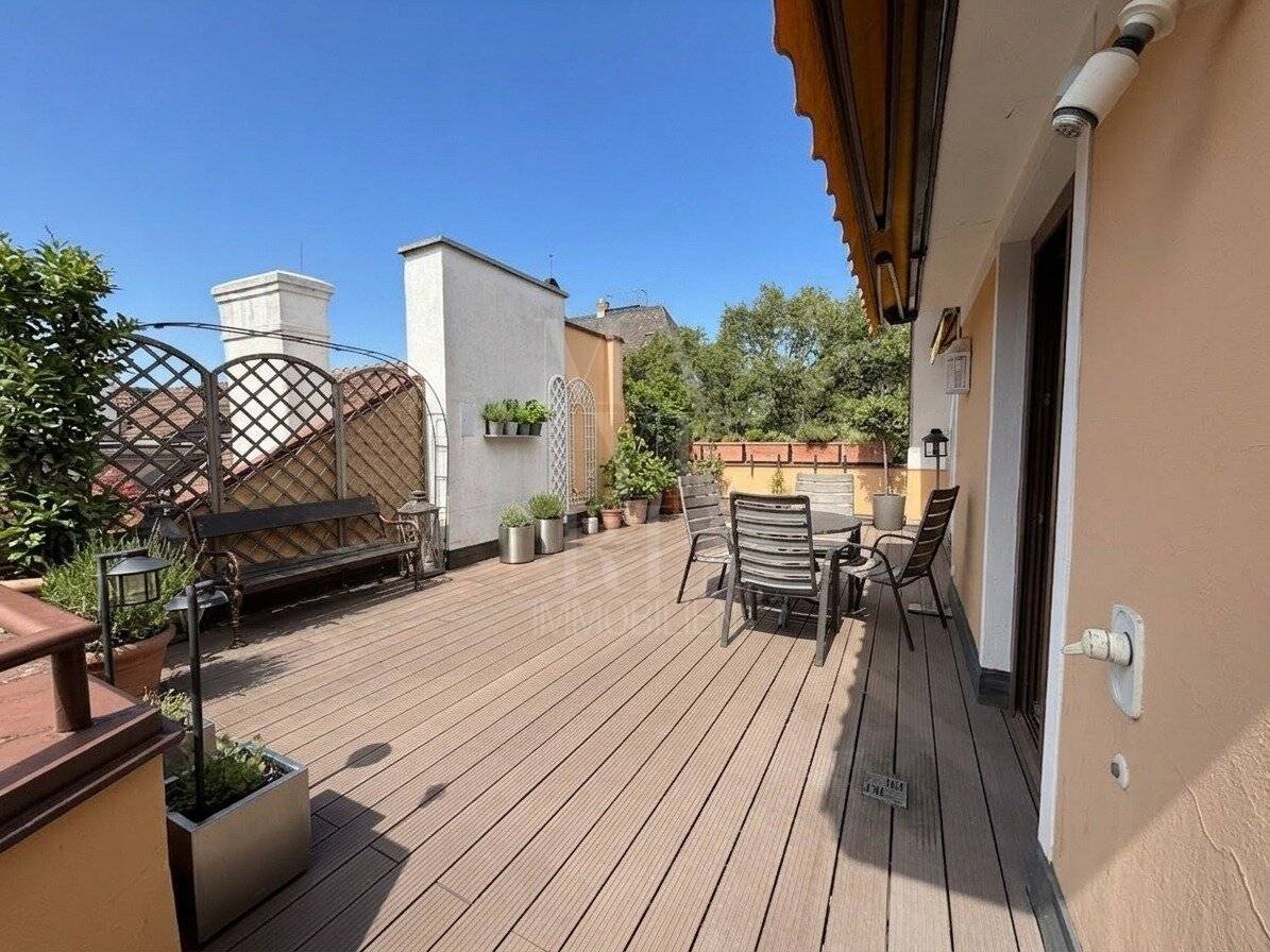 Großzügige Dachgeschosswohnung mit großer Terrasse - auf einer Ebene