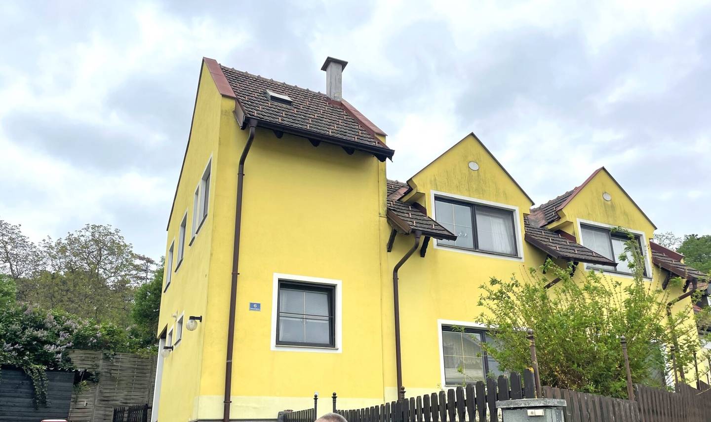 Wohnhaus in ruhige Randlage, Weitblick - auch für 2 Familien geeignet
