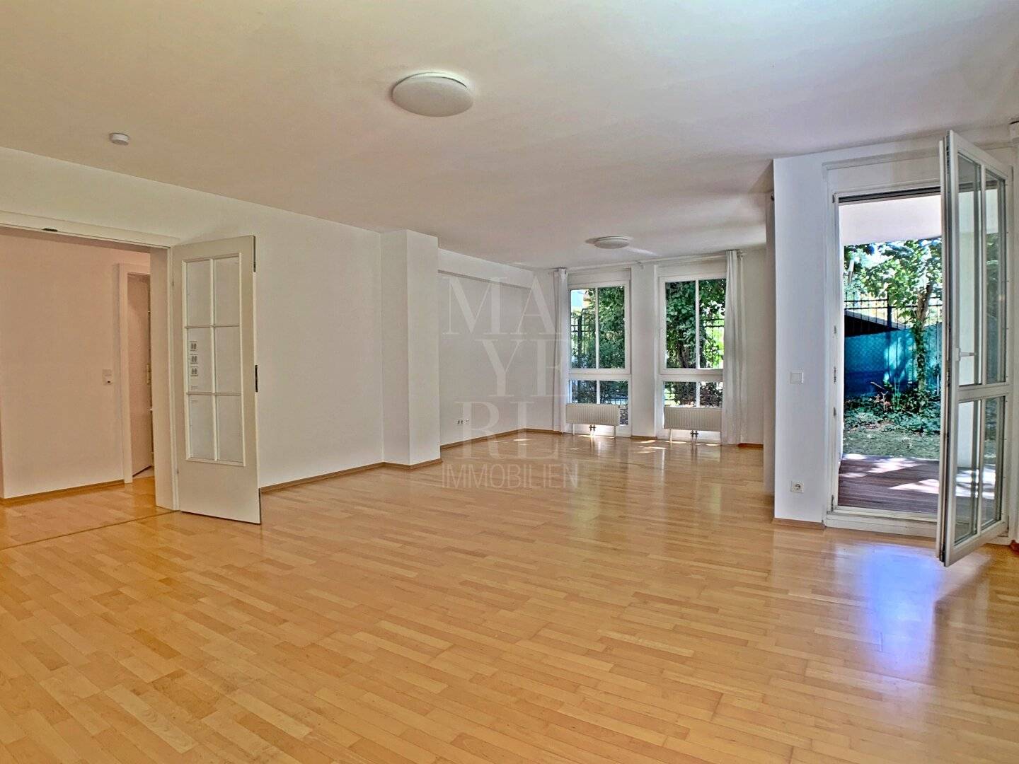 MODERNE GARTENWOHNUNG MIT 4 SCHLAFZIMMER UND GARAGE
