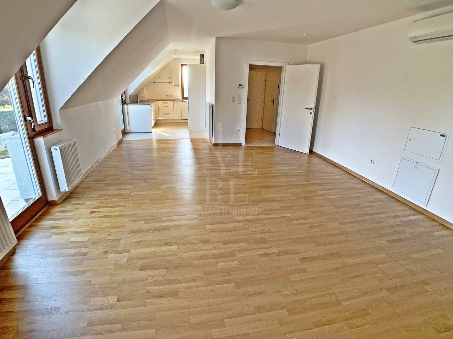 4 Schlafzimmer! Geräumige Maisonette mit Terrasse und Balkon