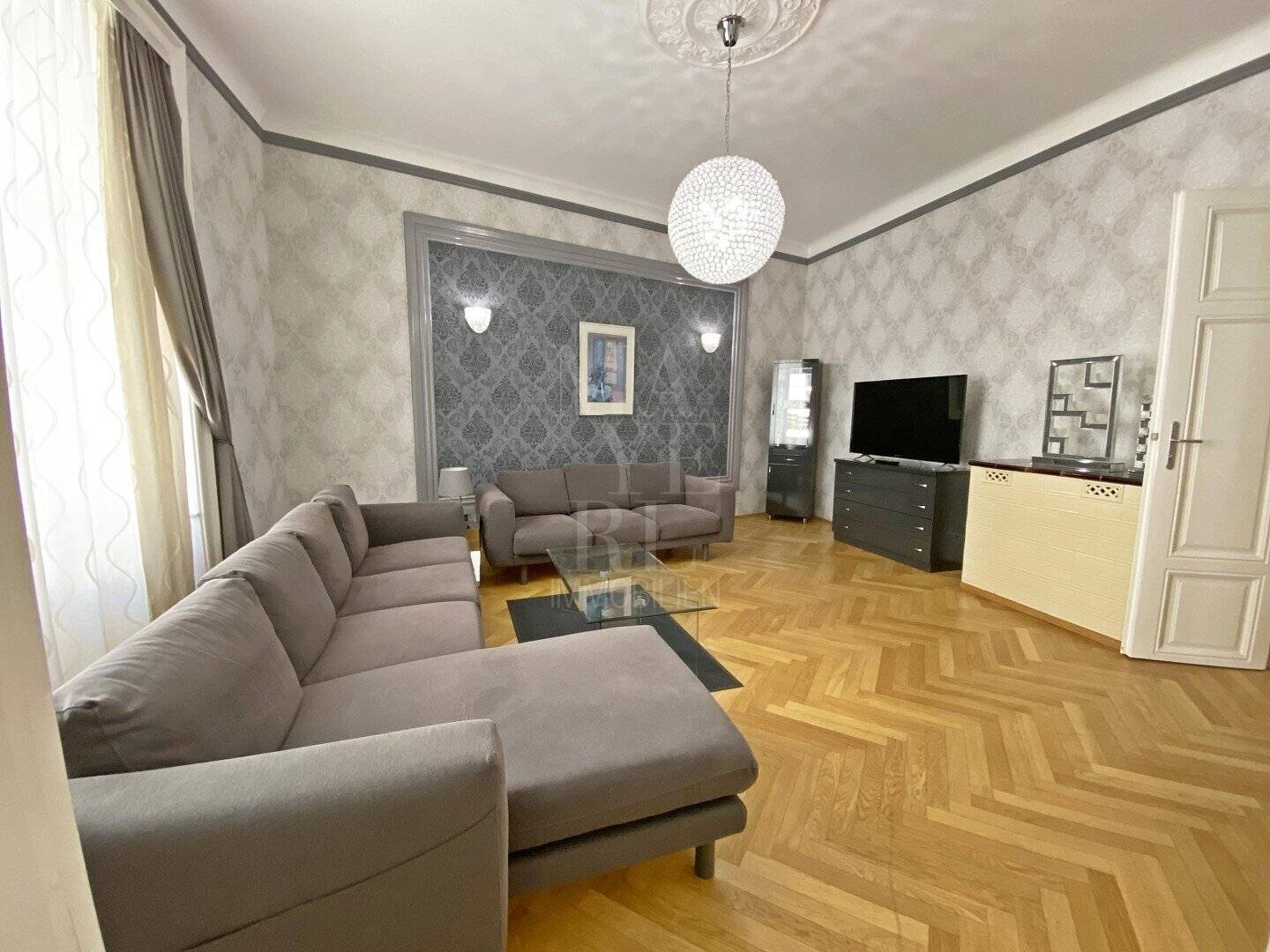 Komplett möblierte Wohnung im Zentrum / 2 SCHLAFZIMMER - ! KEINE KURZZEITMIETE !