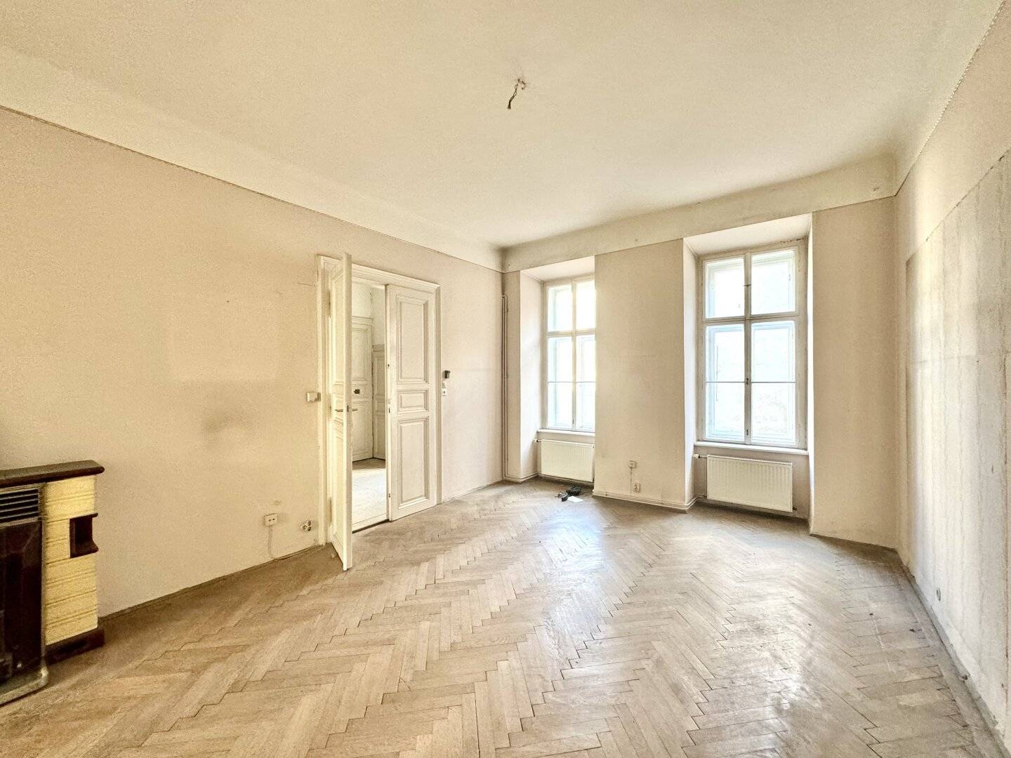 Top location in the 7th district directly at Neubaugasse! Several apartments in the building available!