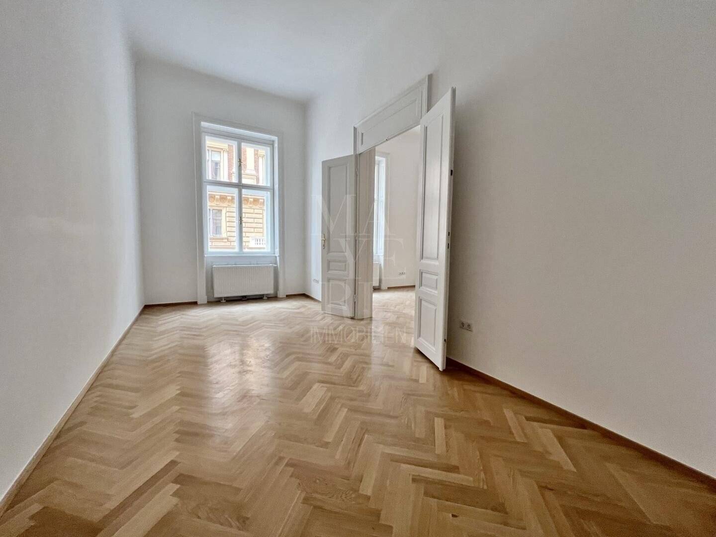 Altbauwohnung beim Parlament - ERSTBEZUG