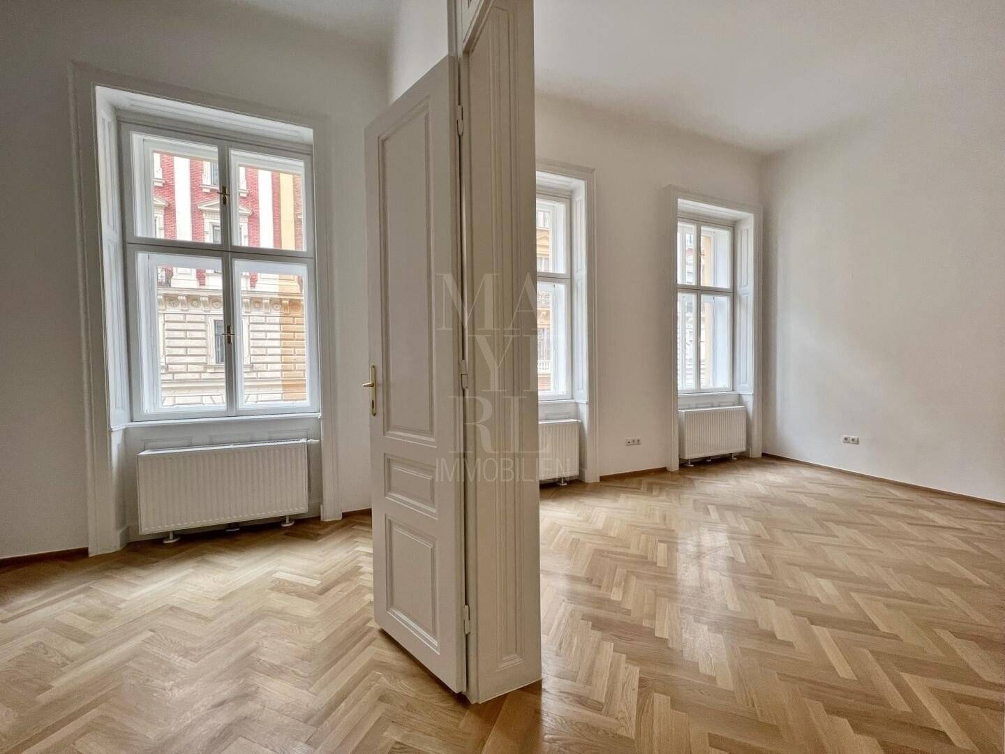 Altbauwohnung beim Parlament - ERSTBEZUG