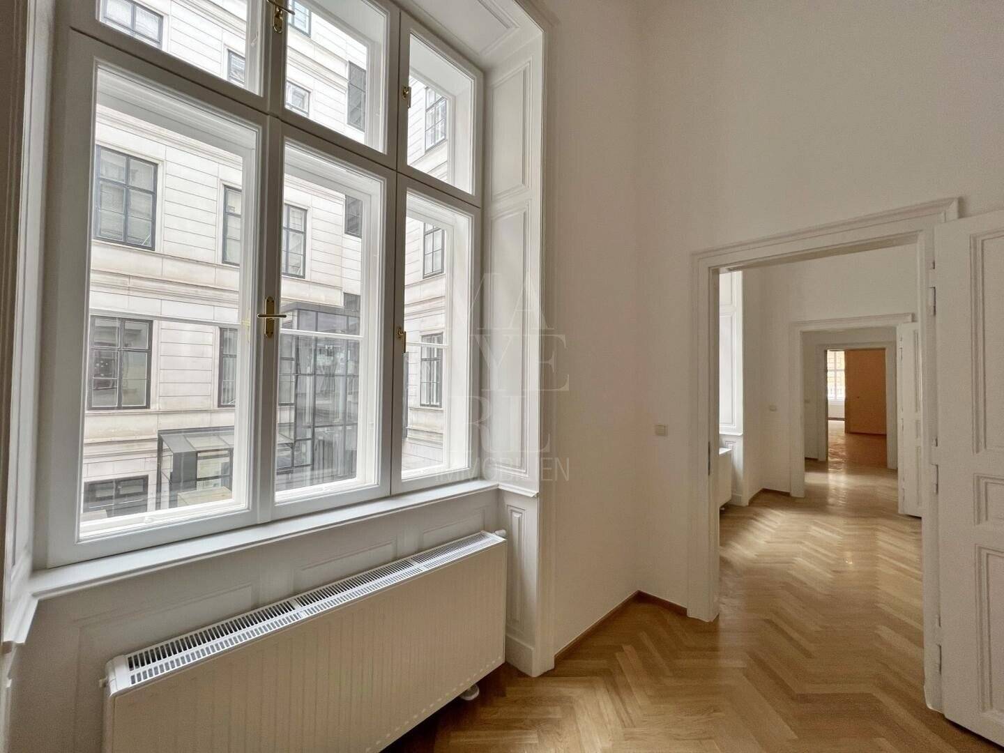 Altbauwohnung beim Parlament - ERSTBEZUG