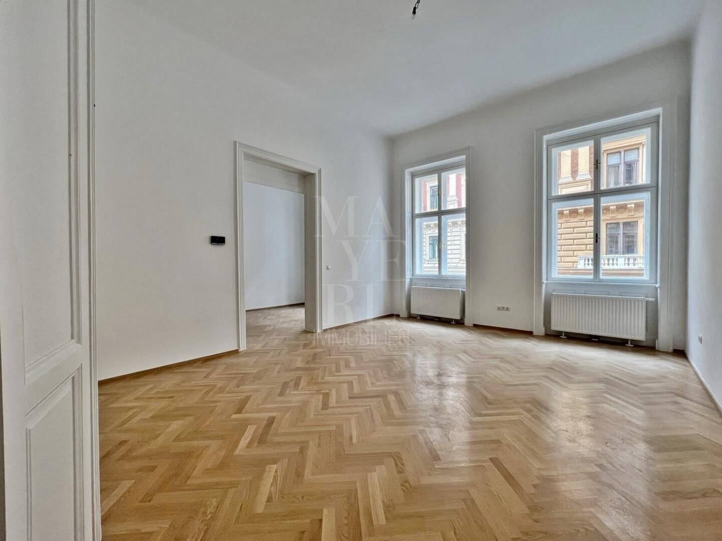 Altbauwohnung beim Parlament - ERSTBEZUG