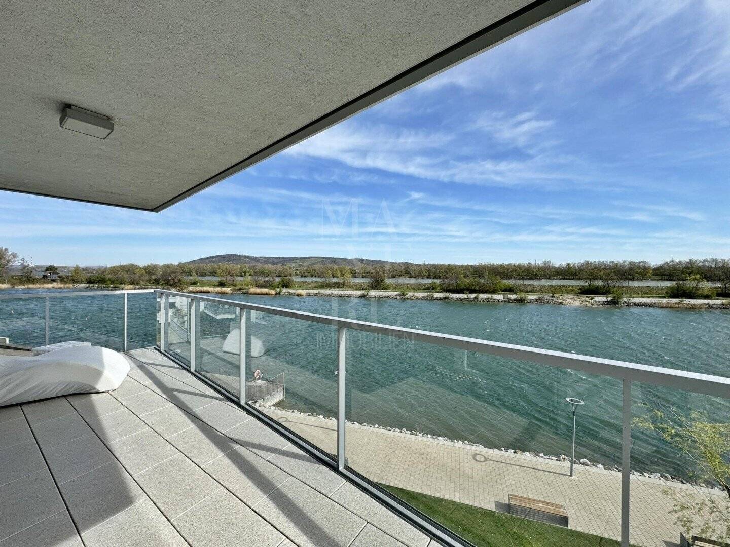 Traumhafte Terrassenwohnung in der "Ersten Reihe" am Wasser