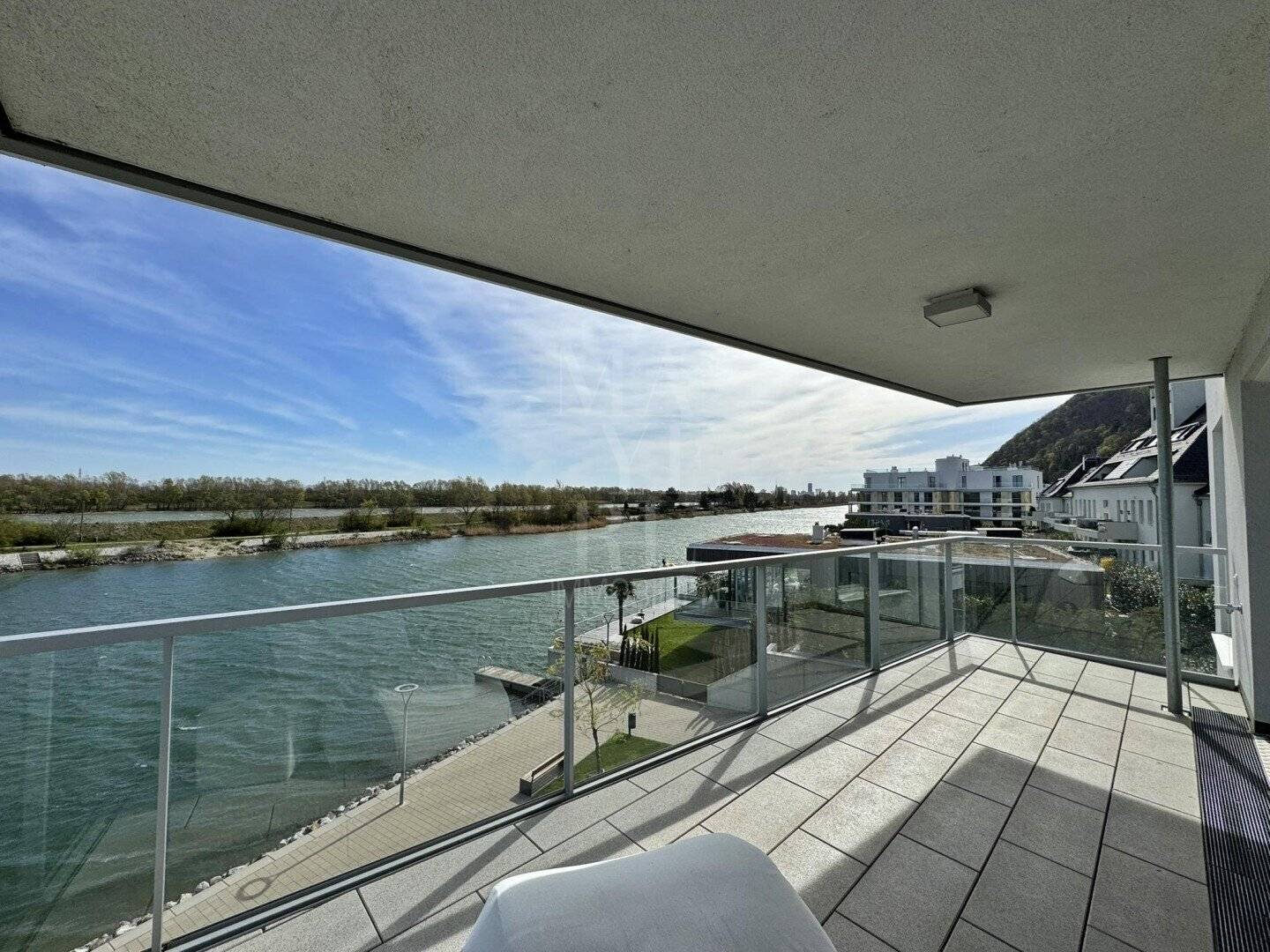 Traumhafte Terrassenwohnung in der "Ersten Reihe" am Wasser
