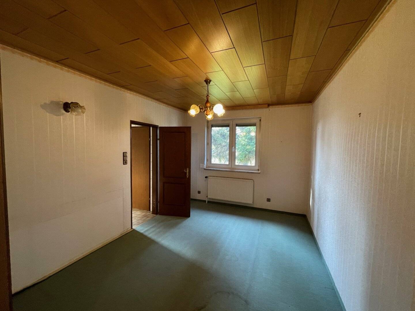 Weiden am See: Wohnhaus in zentraler Lage mit großem Garten