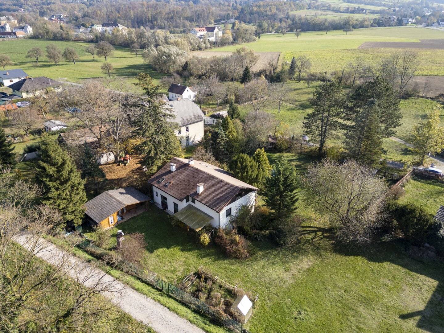 Hier können Sie sich Ihr Traum-Refugium schaffen | 1.879 m² Naturparadies mit eigenem Brunnen & Weitblick | Bestandshaus sanier- und ausbaubar