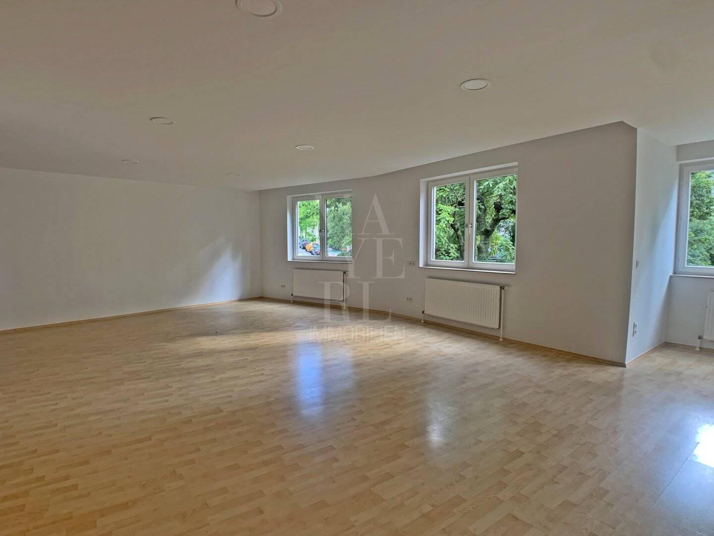 sehr schöne 6-Zimmer-Wohnung 222m² mit Garten, Terrasse & Garage in 1180 Wien zu mieten!