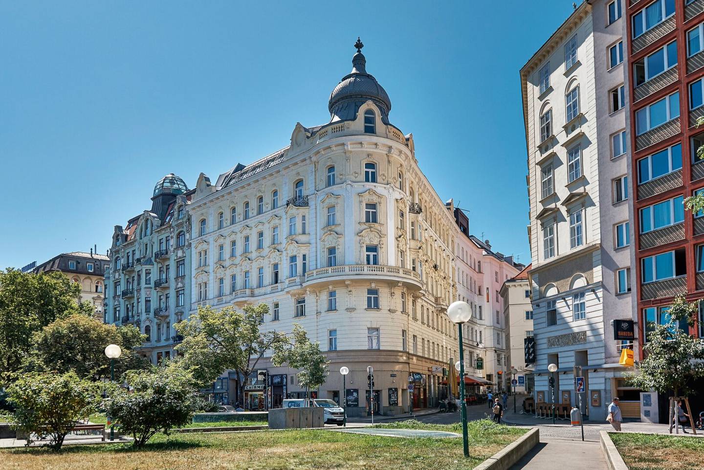 Traumhaftes Altbaubüro mit Gewölbedecke und Blick über die Donau! Büroliegenschaft bei U1/U4 Schwedenplatz