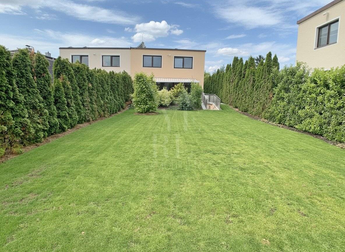 Großzügiges Einfamilienhaus mit schönem, gepflegten Garten