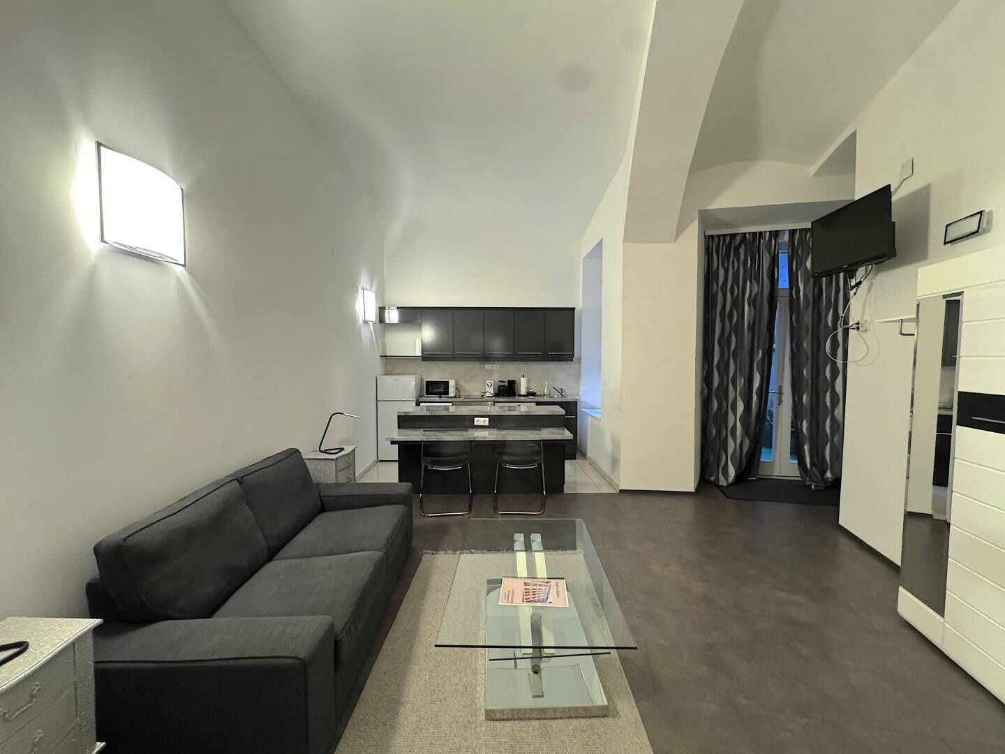 Short or Long Term Rent // Fully Furnished Apartment  (1a)