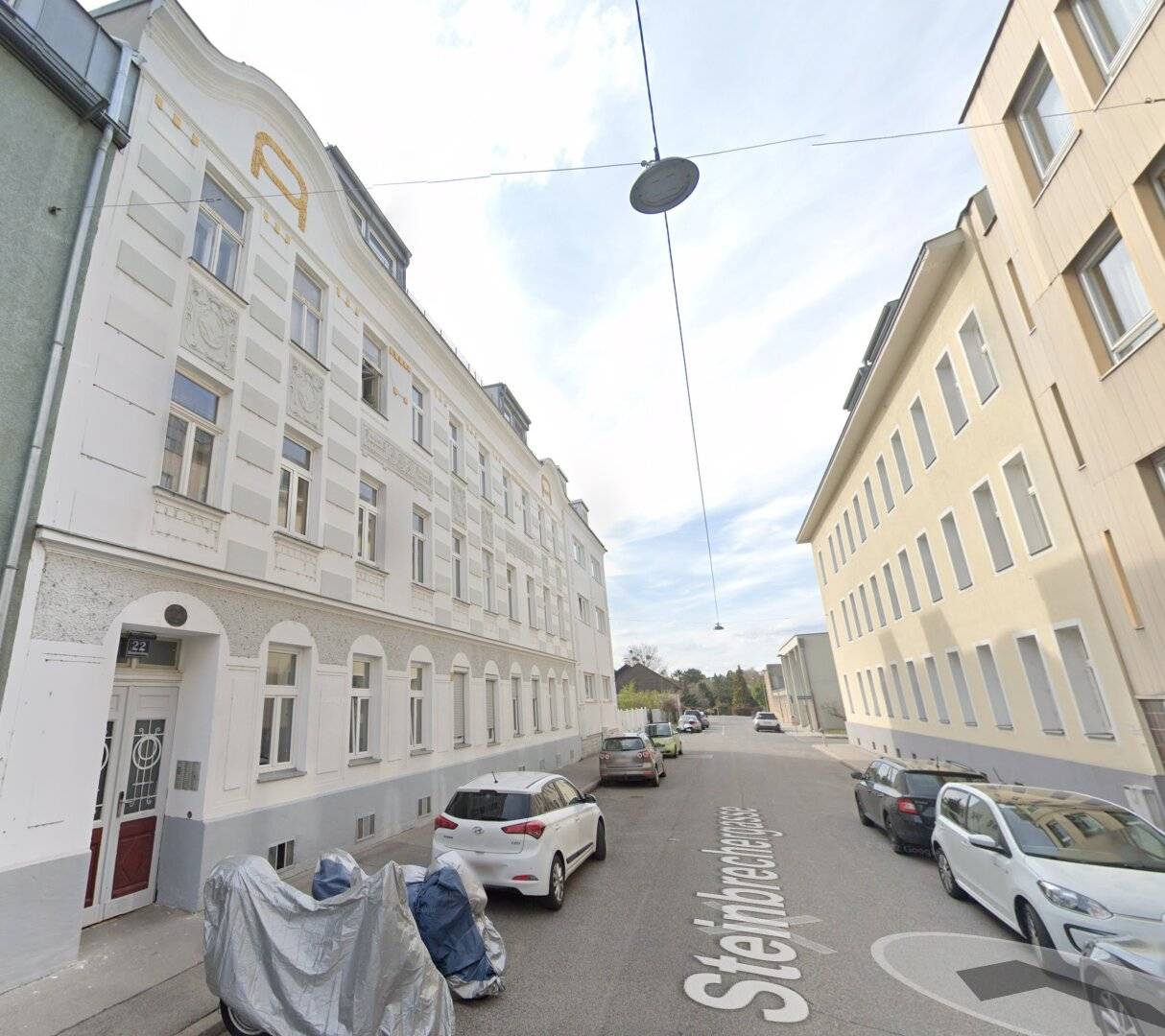 Old building apartment near Danube with lift
