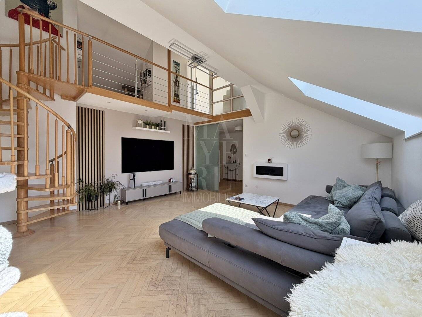 NÄHE Mariahilfer Straße I Dachgeschosswohnung mit Klima und über 55 m² Terrasse