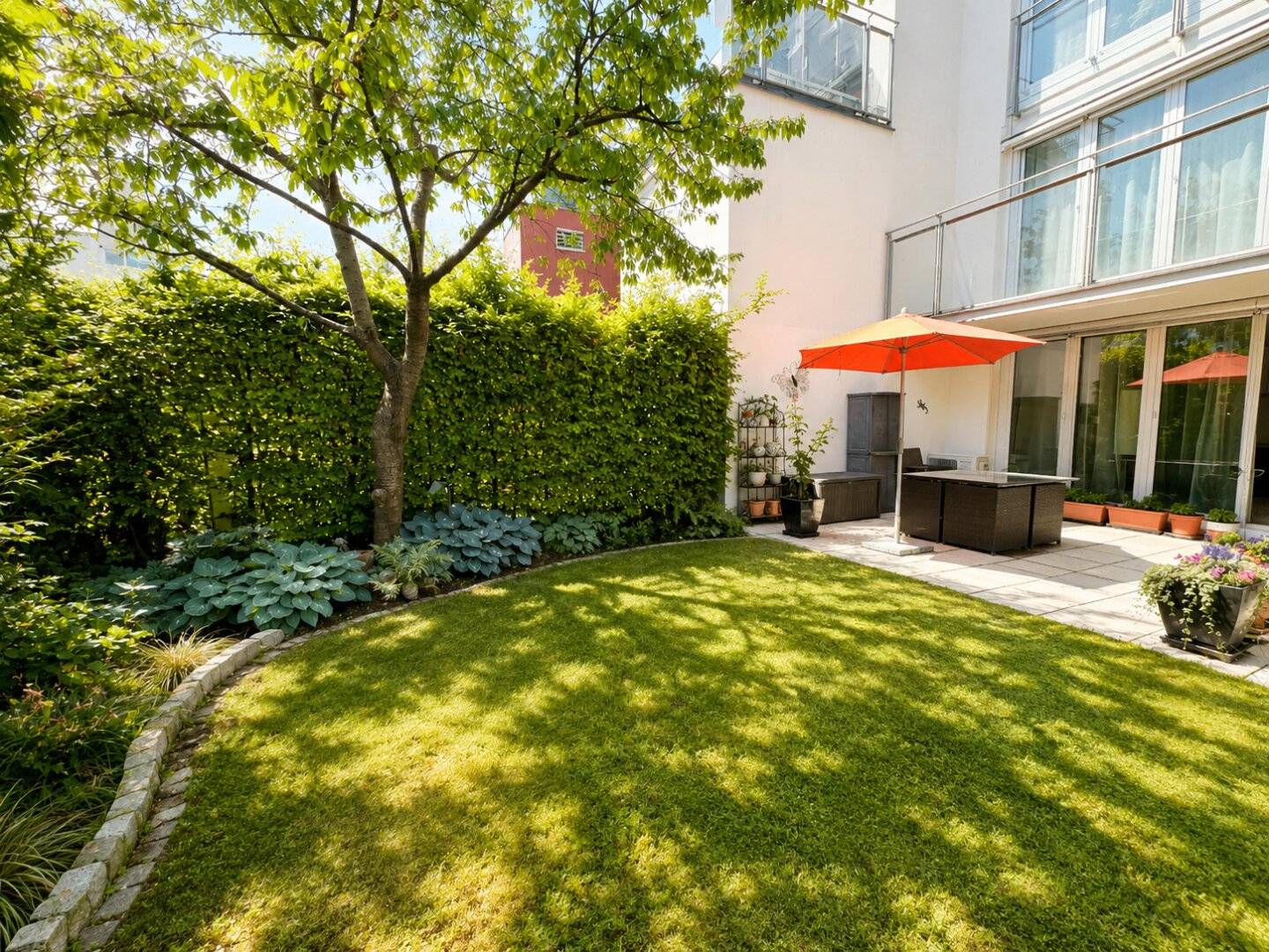 Exklusive Gartenwohnung mit großzügigem Eigengarten in absoluter Ruhelage