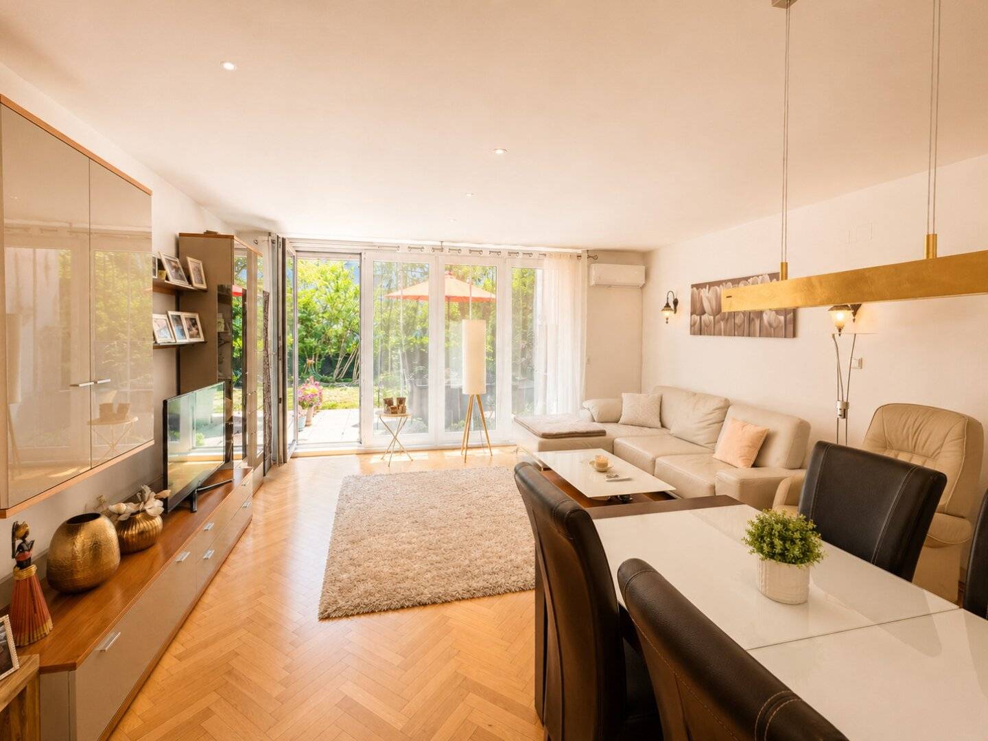 Exklusive Gartenwohnung mit großzügigem Eigengarten in absoluter Ruhelage