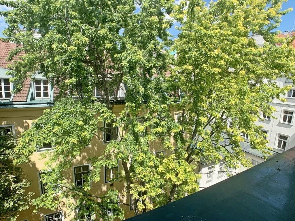 Ruhige Dachgeschosswohnung mit Klima - hinterm Rathaus