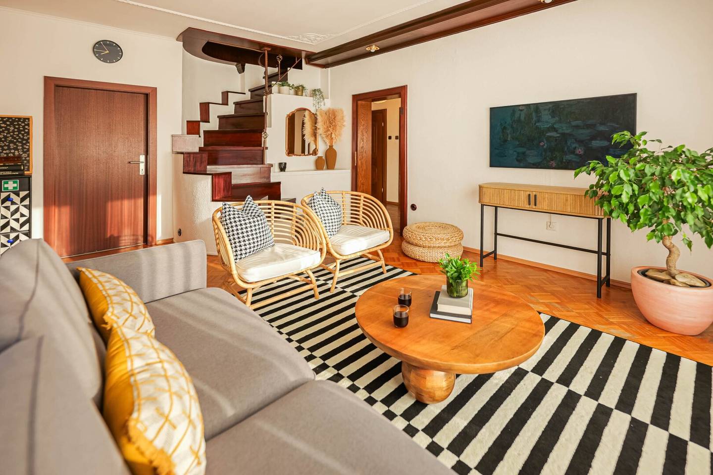 Fully Furnished Charming Maisonette with Balcony