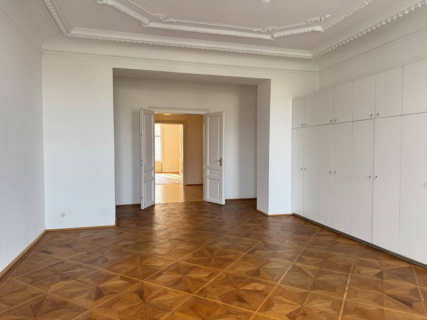 Embassy District / Prinz-Eugen Strasse