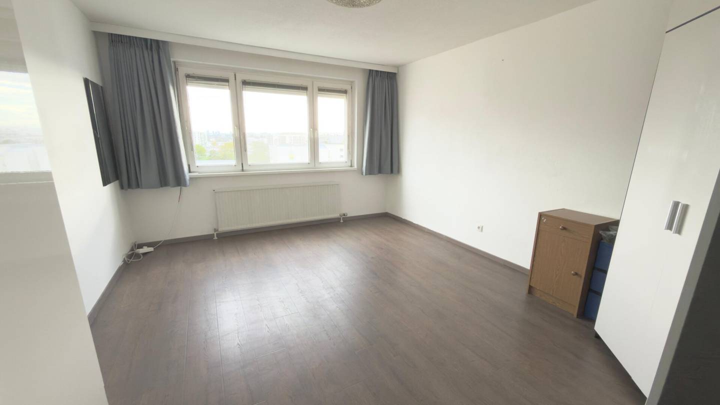 Furnished 2 Bedroom Apartment close to VIC