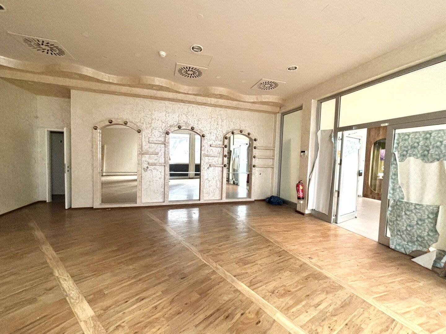 1060! Geschäftsfläche (ca. 91 m²) in der Passage/Mariahilfer Straße 103!