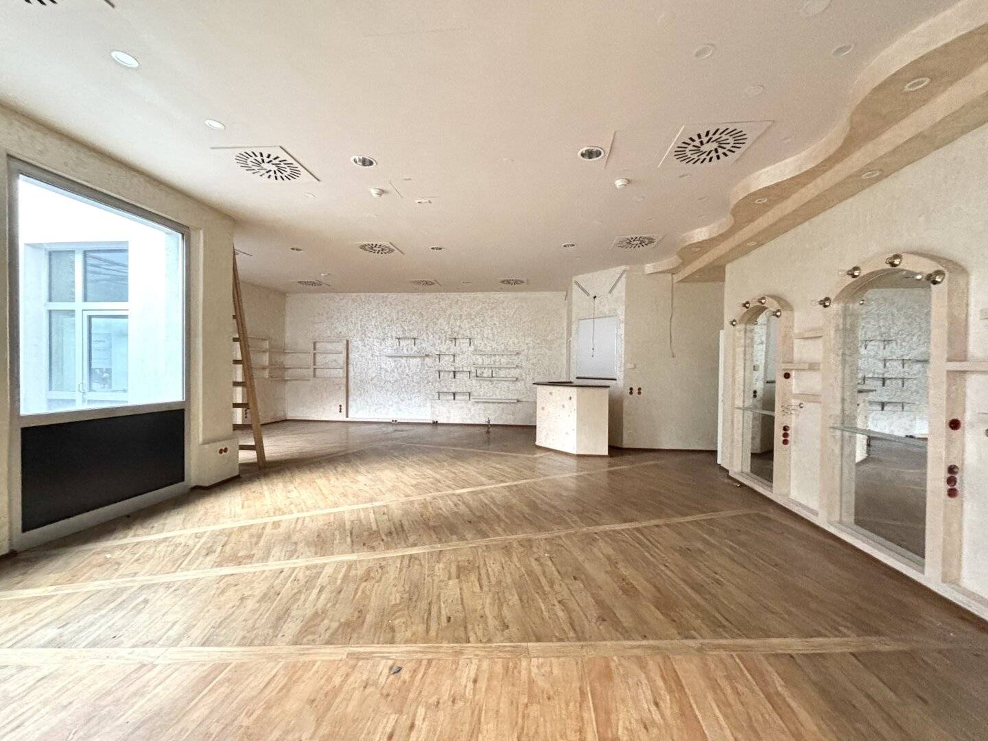 1060! Geschäftsfläche (ca. 91 m²) in der Passage/Mariahilfer Straße 103!