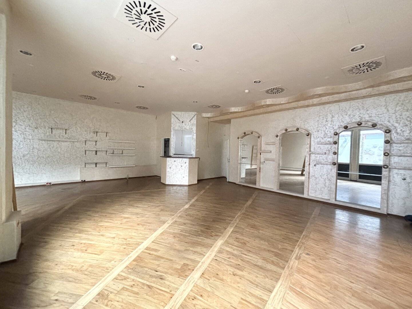 1060! Geschäftsfläche (ca. 91 m²) in der Passage/Mariahilfer Straße 103!