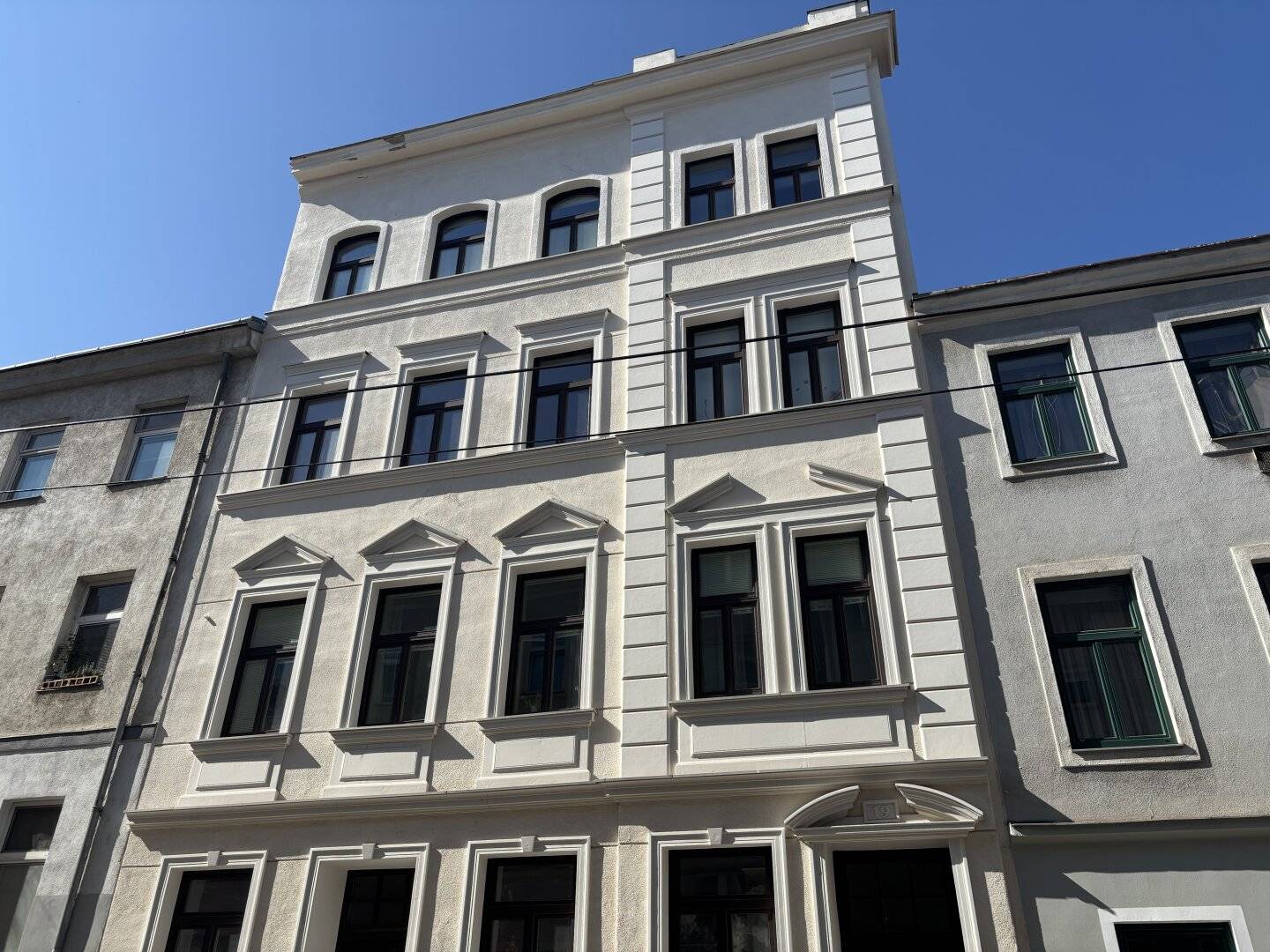 ROHDACHBODEN mit Kellerlager nahe Elterleinplatz in schönem Zinshaus, 1170!