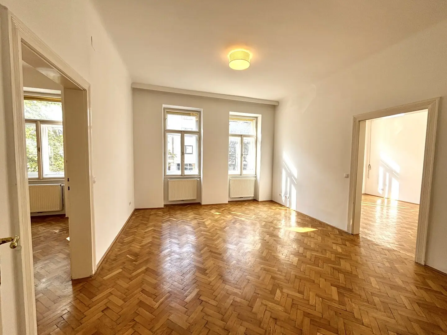 SONDERAKTION BIS 31.DEZEMBER 2026: Schöne 3,5 Zimmer Altbauwohnung/Ordination im Nibelungenviertel nahe Schmelz, 1150!
