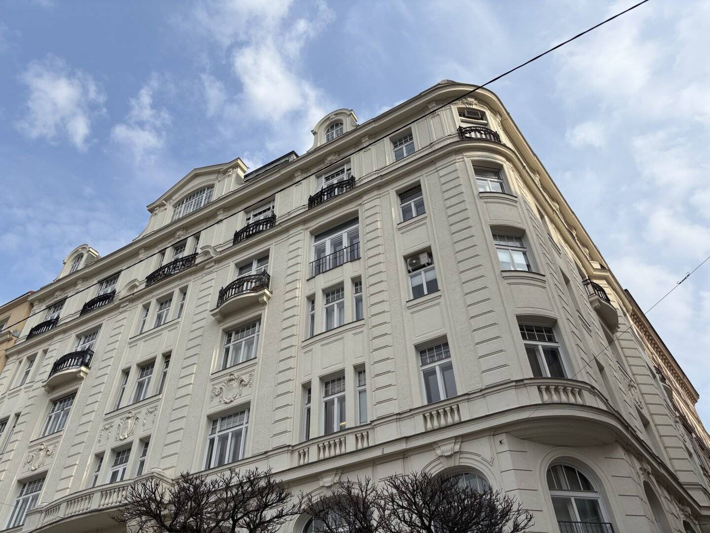 1010 - Toplage am Rudolfsplatz: "4-Zimmer-Altbaujuwel mit zwei kleinen Balkonen - ERSTBEZUG NACH GENERALSANIERUNG"