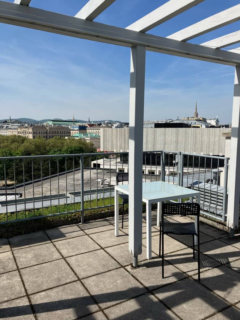 1040! Hübsche City-Wohnung mit Gemeinschaftsterrasse nahe Schwarzenbergplatz!