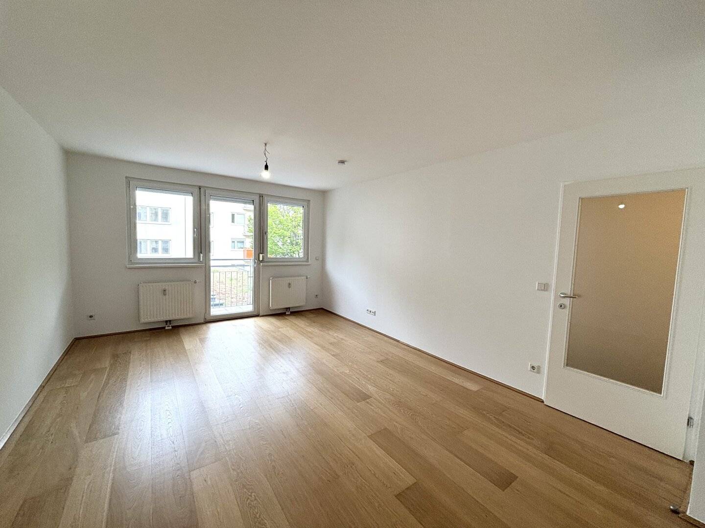 1160! Hübsches 2-Zimmer Eigentum mit Balkon - Garagenplatz optional!