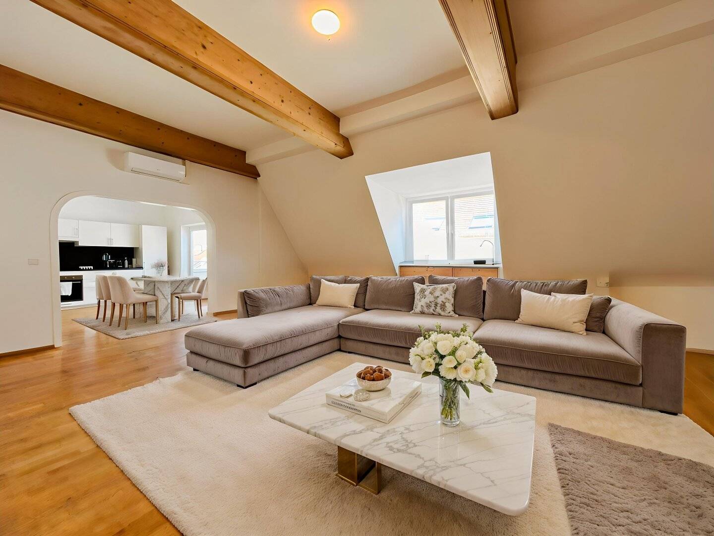1080! 5-Zimmer-DG mit Balkon über den Dächern der Josefstadt!